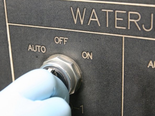 Turn the air to actuator OFF to set the poppet stem into the seat.