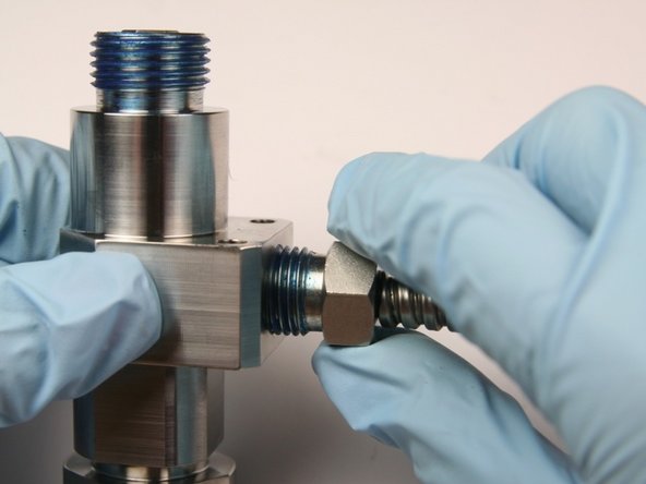 Unthread adapter fitting from actuator housing