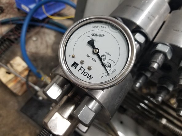 Use a 3/4" (19mm) ratcheting socket to pressurize the tool by rotating screw clockwise. Pressurize per manufacturers recommended gauge pressure