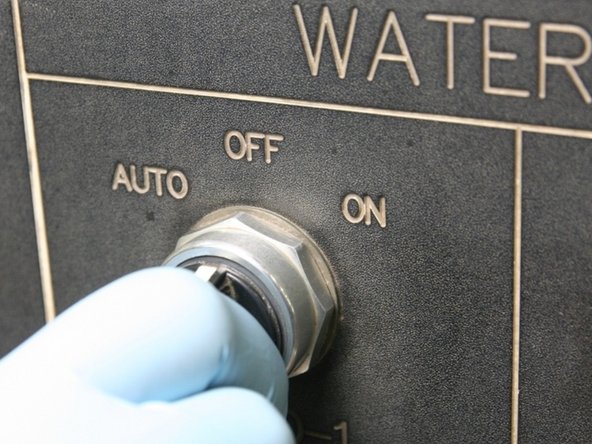 Turn the air to the actuator OFF to set the poppet stem into the high-pressure seat.