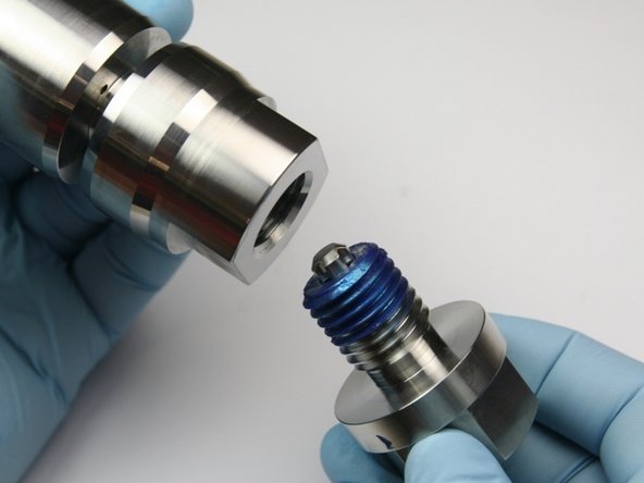 Insert the high-pressure sealing head gland into the sealing head body.