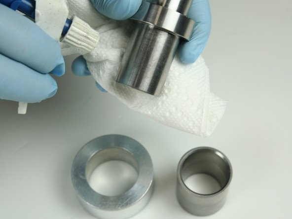 Clean the removal/installation tools with isopropyl alcohol or a similar cleaning agent.