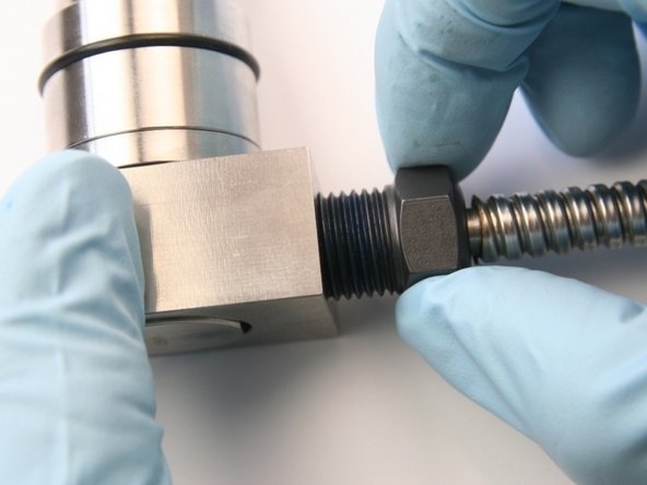 Thread the high-pressure gland nut into the swivel collar.