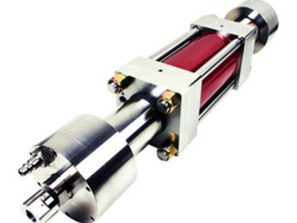 Connect the high and low-pressure water connections and continue the cutting process.