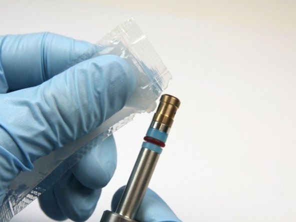 Apply a high-pressure lubricant to the high-pressure seal, hoop, and bushing.