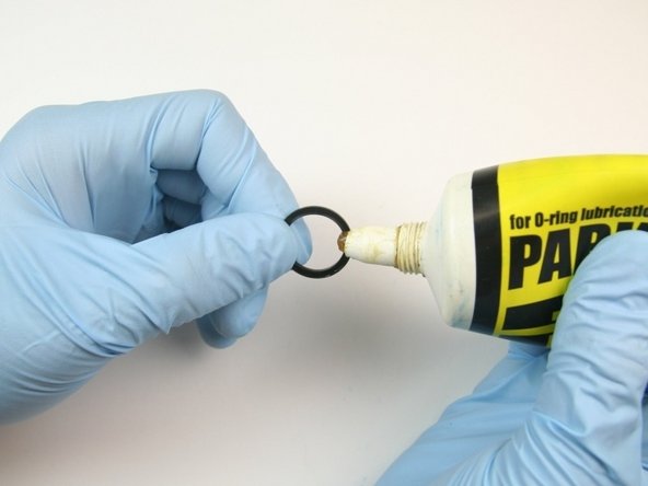 Apply an O-ring lubricant to the O-ring from the kit for the hydraulic fitting.