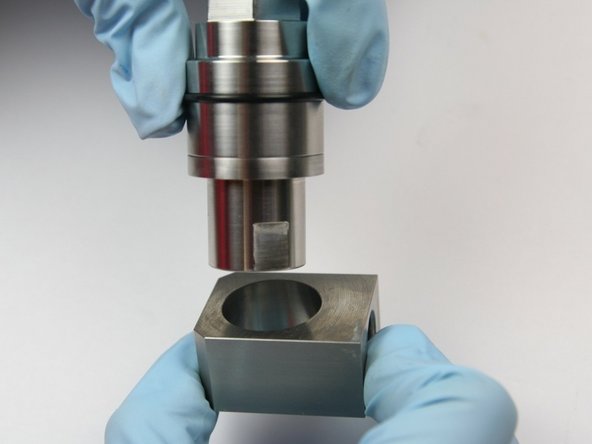 Put the swivel housing into the swivel collar with the high-pressure inlet hole facing through the collar hole.