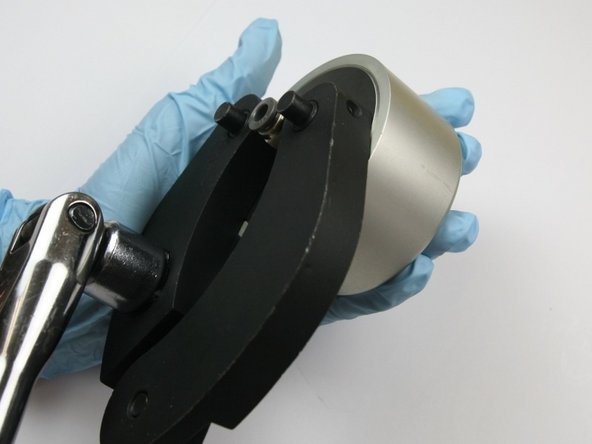 Tighten the actuator cap to the actuator housing with a spanner wrench and a 3/4&quot; breaker bar.