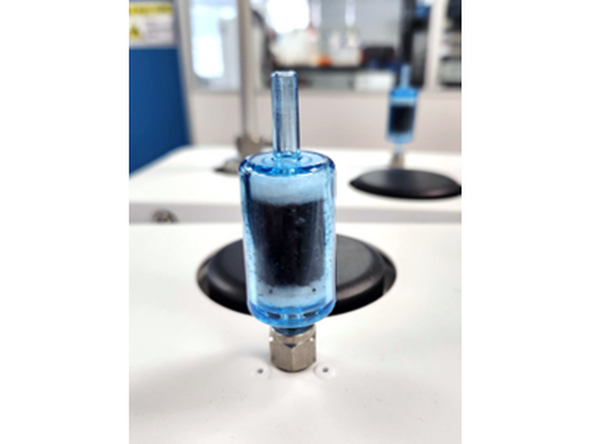 If you are setting up the instrument indoors to test or configure the instrument  connect an activated carbon scrubber (blue filter - AIC FILTER23).