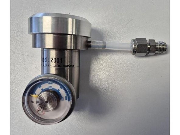 If not already fitted, connect 5cm of tubing with Swaglok union to your flow regulator.