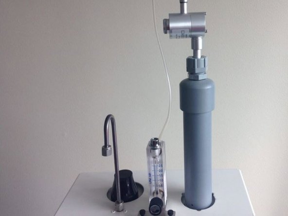 If using the R8 flowmeter, connect the assembly to the top port of the flowmeter (negative flow).