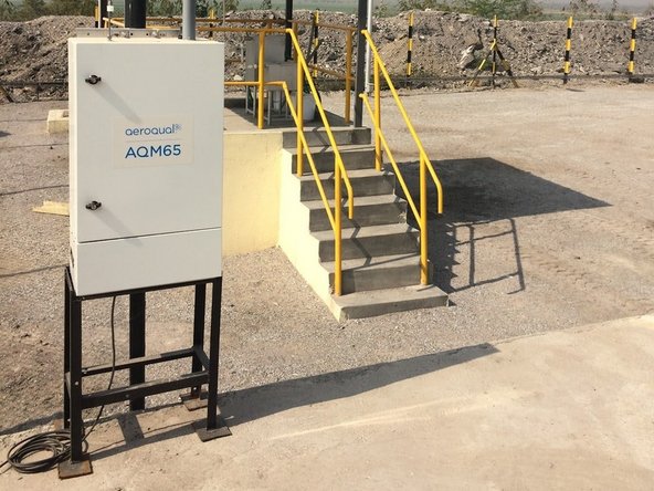 If using a tripod, bolt the tripod legs to the ground.