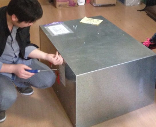 Screw the case together with M4 Philips head screws.