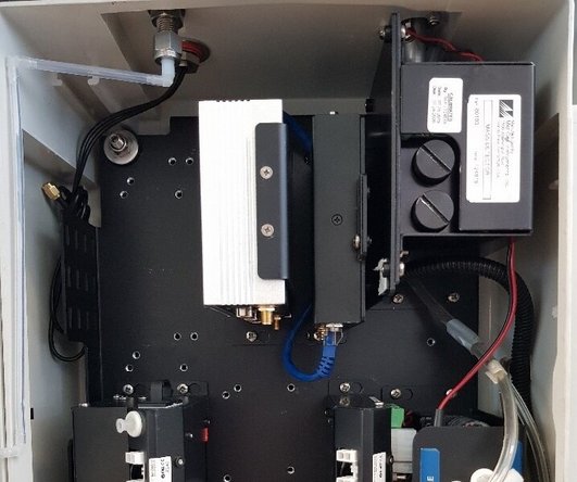 The modem goes underneath your monitor's ePC or to the right of it. Its position and orientation depend on which monitor you have.