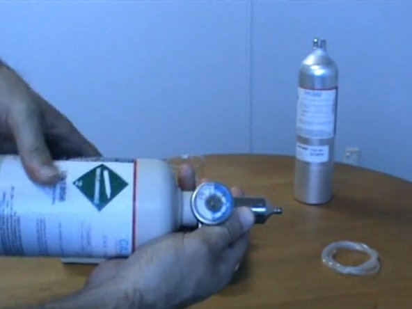 Make sure the valve on your 0.5 LPM flow gas regulator is fully off.