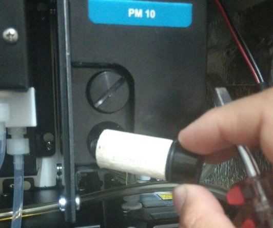 Screw in the new sample inlet filter.