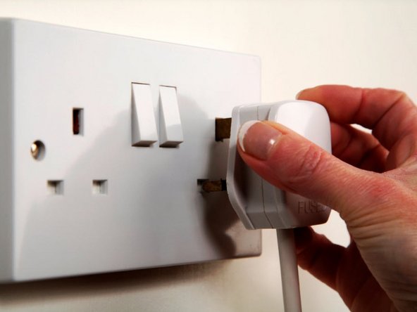 Plug the 24 VDC power adapter you supplied directly into the S930 and mains power.