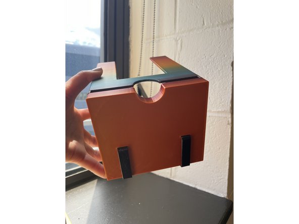 Remove print supports using pliers.