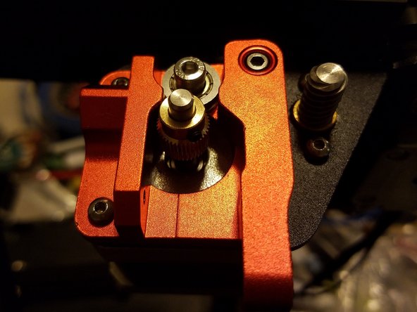 Place the filament drive screw onto the shaft, and hold it high enough so that the teeth and the bearing are at about the same height.