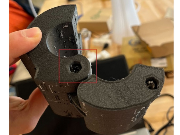 Take the base piece and joint piece and screw in an M5 x 40 screw at the location shown in the image