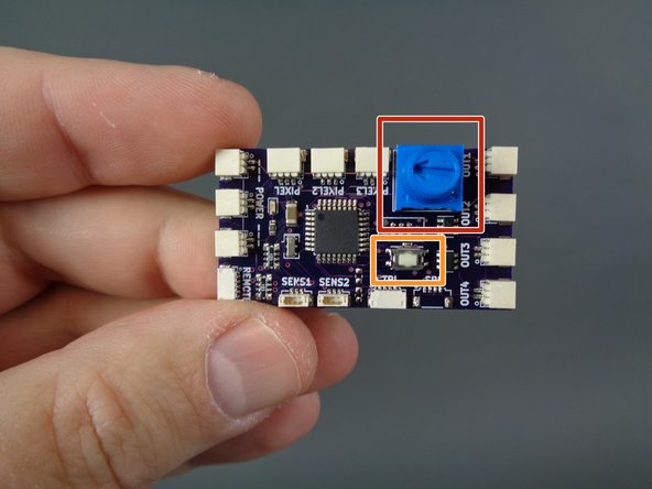 The red square shows the onboard dial.  While power is turned on, you can use this dial to adjust the playback volume of all sounds.  When you turn the dial, you will hear repeated tones play in the selected volume.  Continue turning the dial until you reach your desired playback volume.