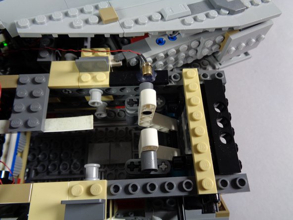 Before proceeding, you need to make sure the ramp opens and closes freely by turning the black axle with your hand.