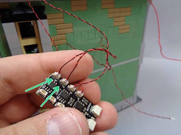 You can attach either sconce to either plug.