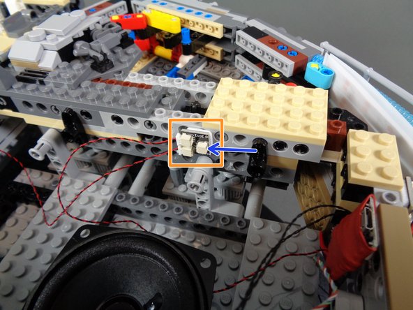 As shown by the orange square in the second photo, attach the BRANCH04/A4 adapter board to the frame of the Falcon.