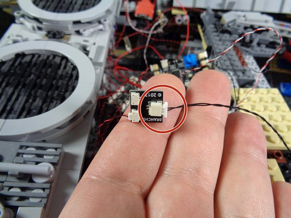 It does not matter which small plug on the BRANCH03 adapter you use for the hyperdrive.