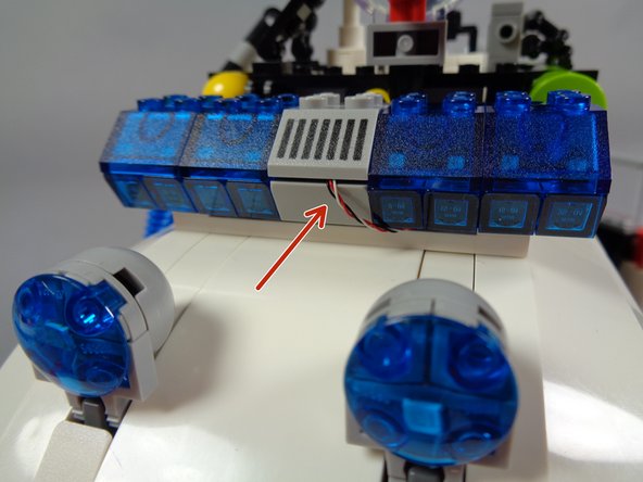 As shown in the first photo for this step, the rear lightbar must be attached to the Ecto-1 roof with the wire side facing BACKWARDS, toward the back of the car.  In this way, it is positioned in the same orientation as the front lightbar.  This is needed so the effects and patterns on both lightbars are synchronized.