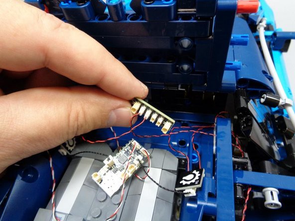 Remove the 4-port BRANCH15 adapter board from Bag 1, and also pick up another 1.5&quot; black connecting cable from the same bag.