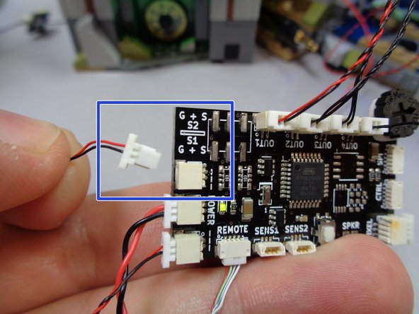 As shown by the blue rectangle in the third photo, connect the cable with red and black wires to one of the three power connectors on the TRUNK08 controller.