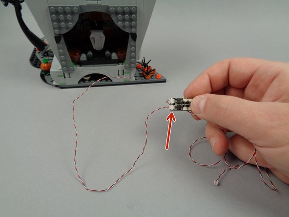 As shown by the red arrow in the first photo for this step, connect the fountain light strip wire to the OUTPUT plug on the BRANCH06X driver board.