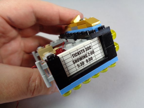 Because of the small gap behind the tiles, the light wires for the four front lights should be completely hidden.