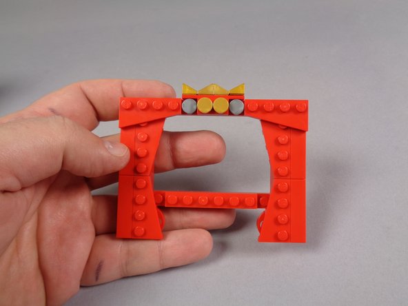 Make sure to position the video player on the white plate so that the studs run along the top of the plate, as shown by the green arrows in the second photo.