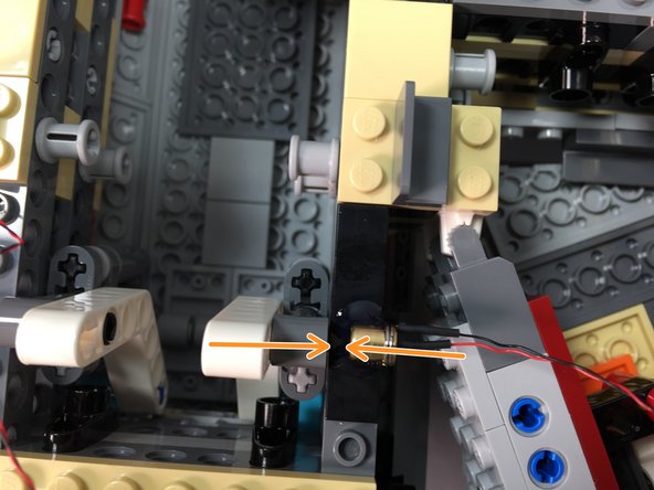 Make sure the magnetic switch aligns with the magnet inside the black Technic pin.