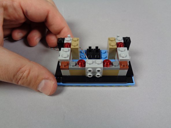 After following these steps, your marquee base should look like the third photo of this step.