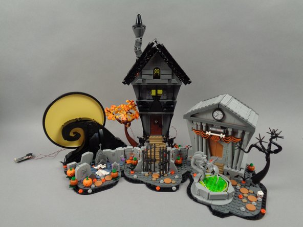 Prepare for the final light test by re-connecting all three sections, making sure the BRANCH06X driver board in each section is connected to the others correctly (INPUT and OUTPUT plugs connected correctly).