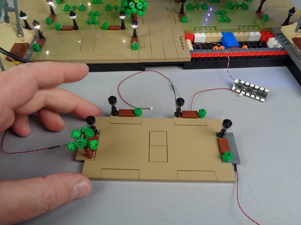 When you have mounted the four LED lights, your setup should look like the first photo for this step.