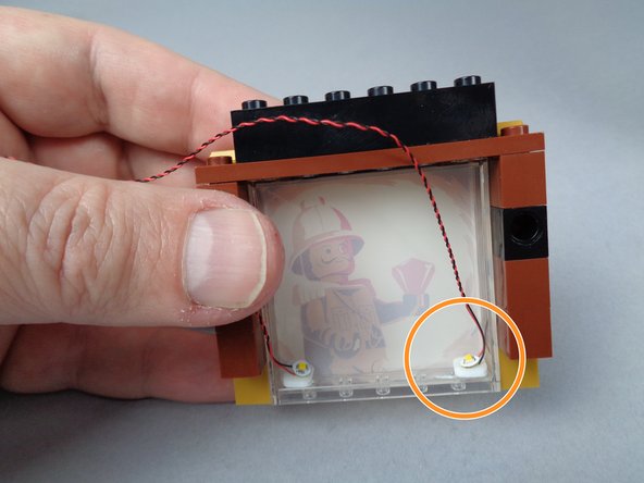 As shown by the orange circle in the first photo for this step, repeat this process for the second painting light.