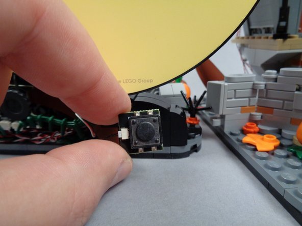 You can also choose to leave the button unmounted, as shown in the second photo.