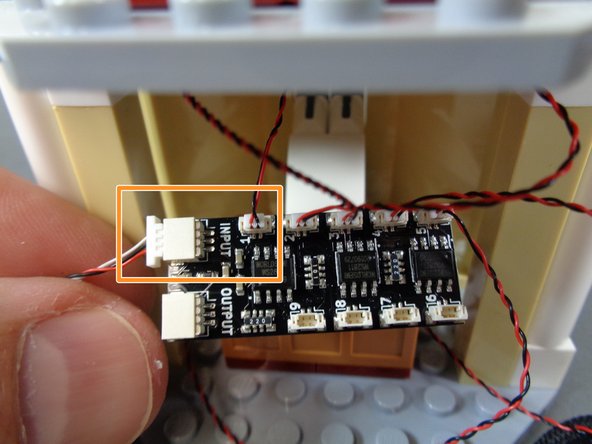 As shown by the orange rectangle in the second photo, connect the large white connector to the INPUT plug on the BRANCH09X adapter board.