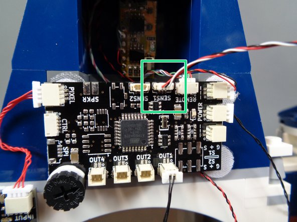 In order for the lights to operate correctly, it is important that you connect the plug to the &quot;IN&quot; connector on the BRANCH17 adapter.