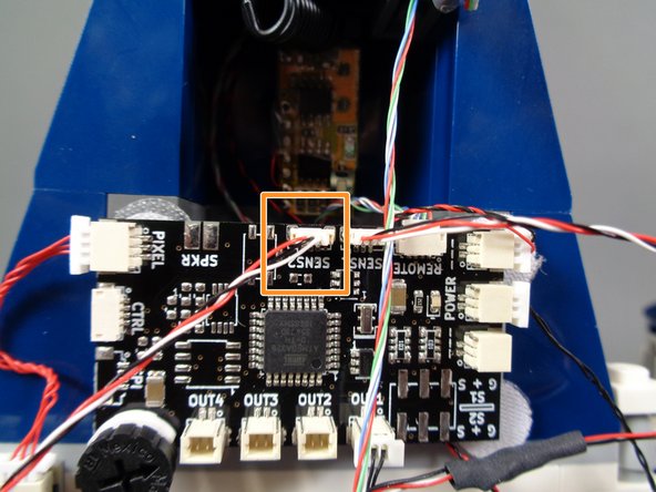 As shown by the orange rectangle in the second photo, connect the end of the cable with the small connector to the &quot;SENS2&quot; plug on the TRUNK08 master controller.