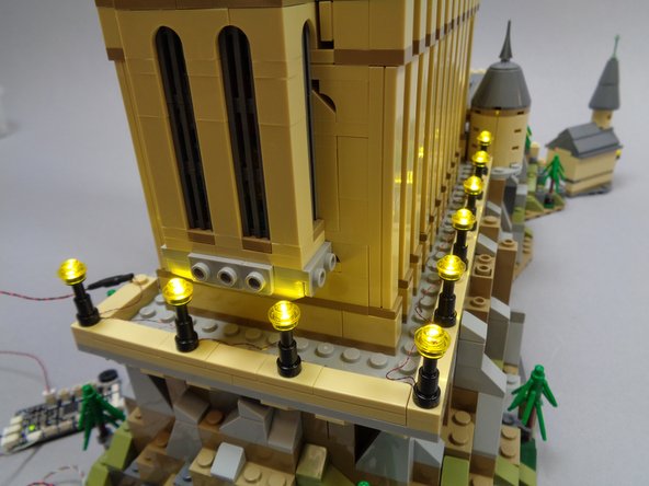 Connect the power to the TRUNK08 master controller, and the lamp post string should turn on.