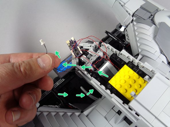 As shown by the orange arrow in the second photo, connect the power wire to the PWR IN plug on the effect controller.  Make sure the power plug is pressed all the way into the socket.