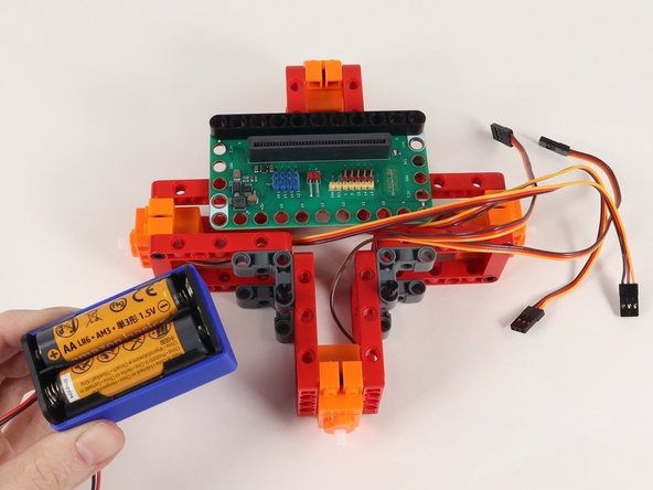 Add 2 black pins to the 90° connectors and attach the battery pack to these pins.