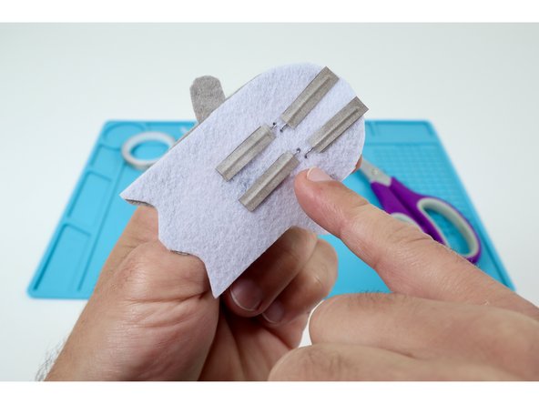 Repeat this process for the remaining three LED legs so that they look like the final photo.