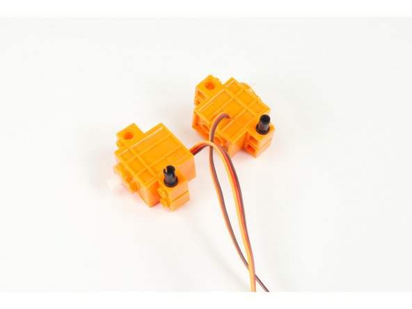 We'll start by adding one pin to each servo on the &quot;top&quot; side.