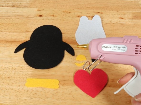 Use glue to assemble the Penguin as pictured.